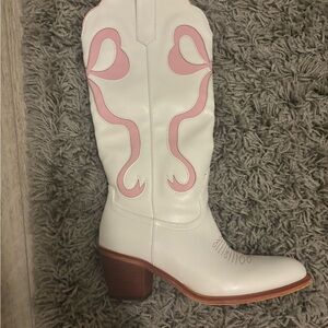 White and Pink Cowgirl Boots bows 🎀🎀